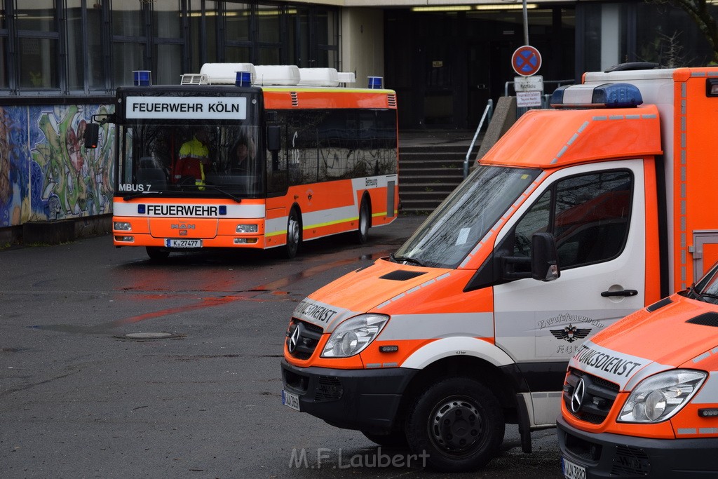 Einsatz BF Koeln Schule Burgwiesenstr Koeln Holweide P016.JPG - Miklos Laubert